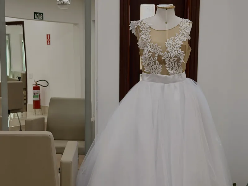 Vestido de noiva no espaço de produção para dia da noiva do Garden Experience em Americana