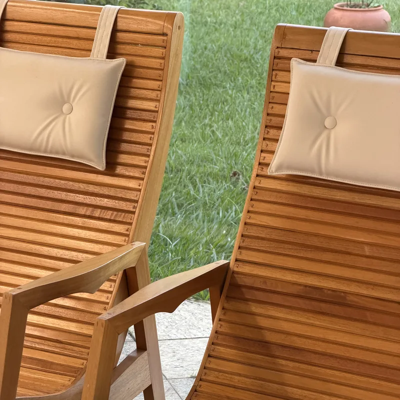 Lounge com espreguiçadeiras no jardim do Garden Experience para relaxamento e spa day em Americana
